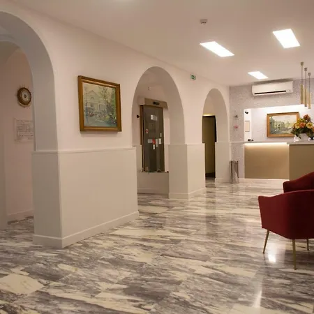 Отель Vittoria 3*